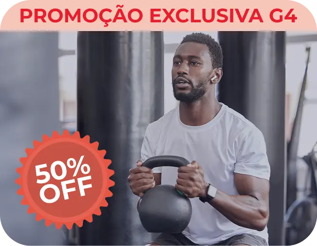 Uma mulher feliz praticando Yoga, destacando os benefícios Wellhub, Starbem, Avus e Dasa